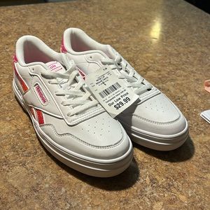 Size 8.5 Women’s brand new Reebok shoes